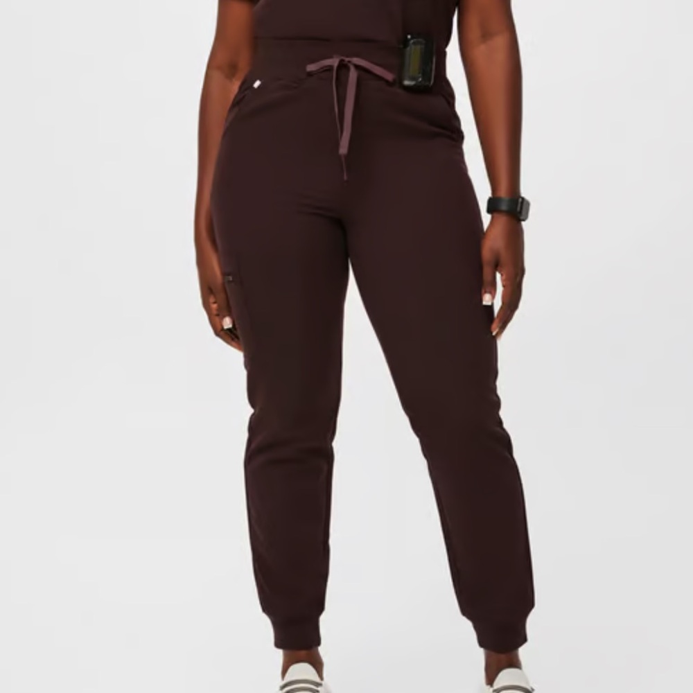 FIGS Zamora Joggers in Espresso